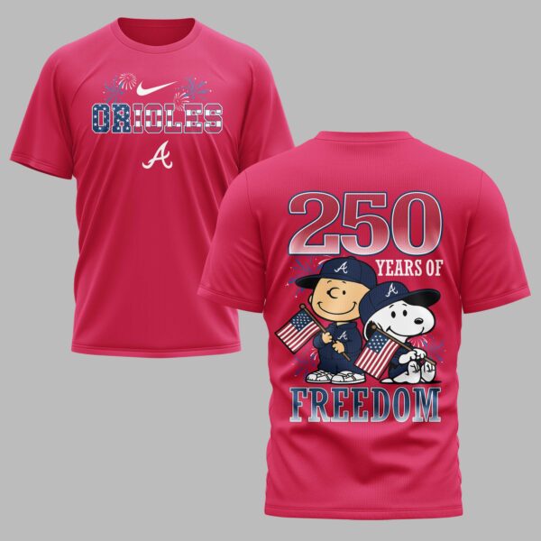 Alternative view of Atlanta Braves 250th Freedom Anniversary Snoopy & Charlie Friendship Premium T-Shirt PH00003