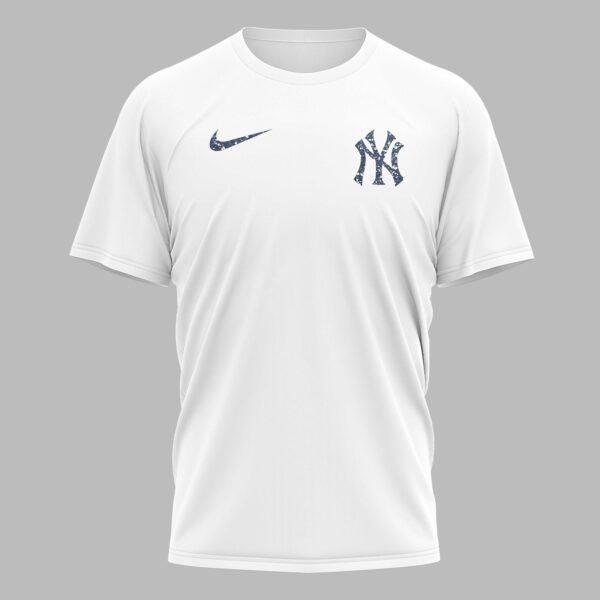 Alternative view of New York Yankees “FOREVER - Not Just When We Win” Snoopy & Charlie Glitter Friendship Premium T-Shirt PH00002