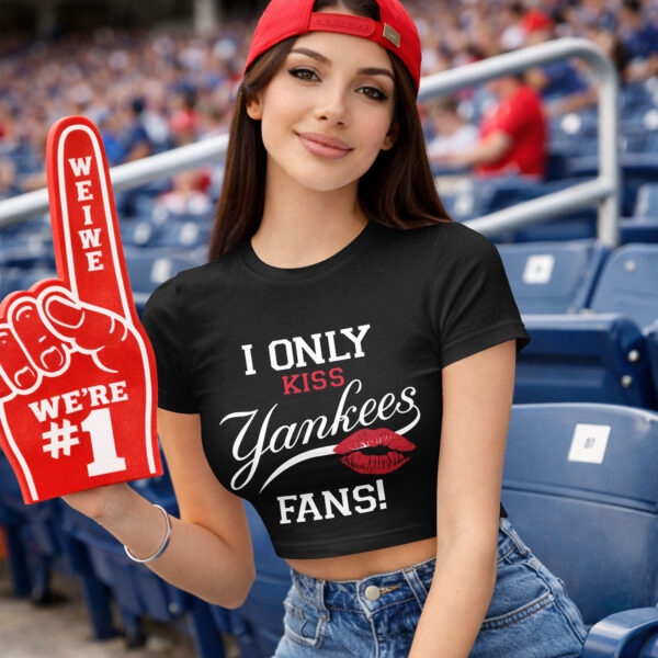 Alternative view of New York Yankees Cropped Navel-Baring Shirt 010