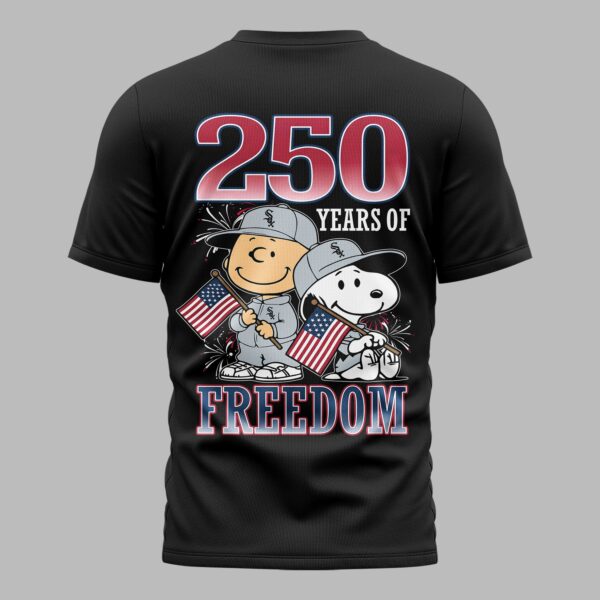 Alternative view of Chicago White Sox 250th Freedom Anniversary Snoopy & Charlie Friendship Premium T-Shirt PH00003