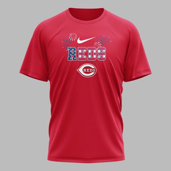 Alternative view of Cincinnati Reds 250th Freedom Anniversary Snoopy & Charlie Friendship Premium T-Shirt PH00003