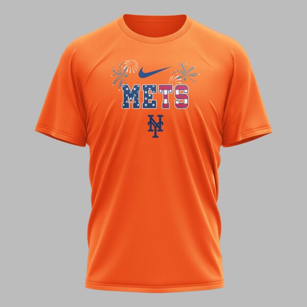 Alternative view of New York Mets 250th Freedom Anniversary Snoopy & Charlie Friendship Premium T-Shirt PH00003